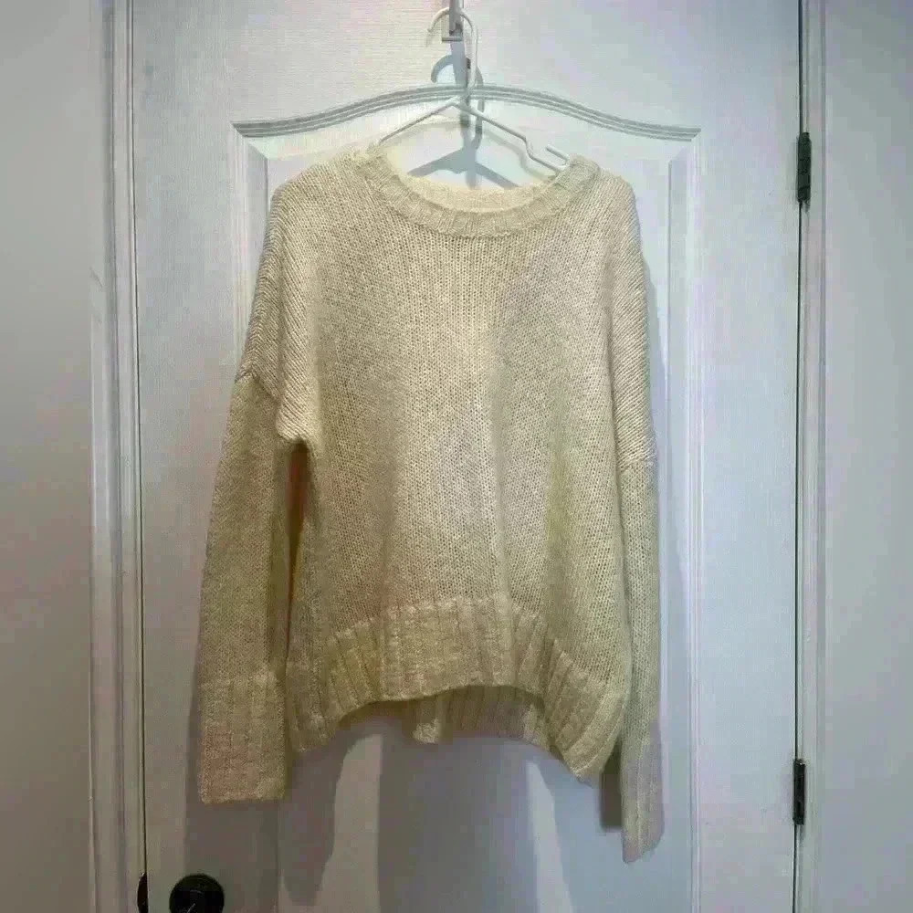 NWT  en THREAD Sweater crem color size large